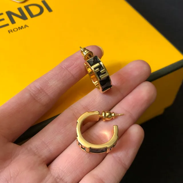 Fendi FF Logo সোনালি টোন এবং কালো ইনলেয় হুপ ইয়াররিংস 7