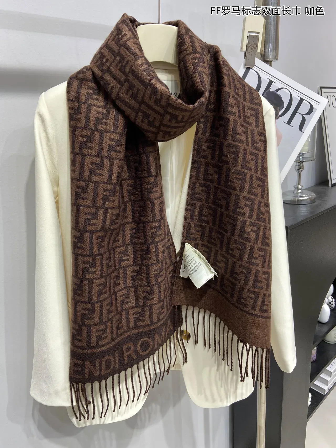 Fendi FF Monogram 棕米色流苏羊绒围巾 6