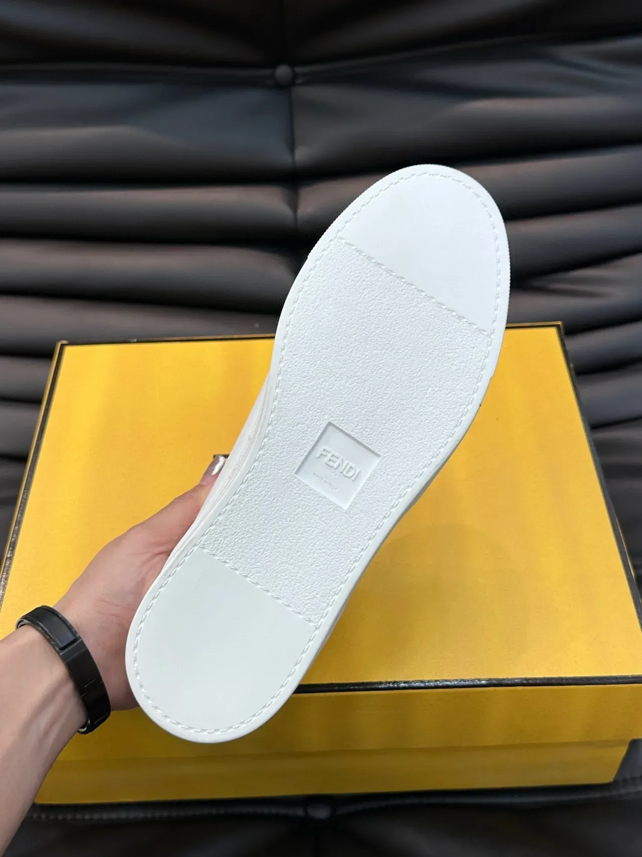 Fendi First Tênis Lifestyle de Couro Branco e Amarelo 2
