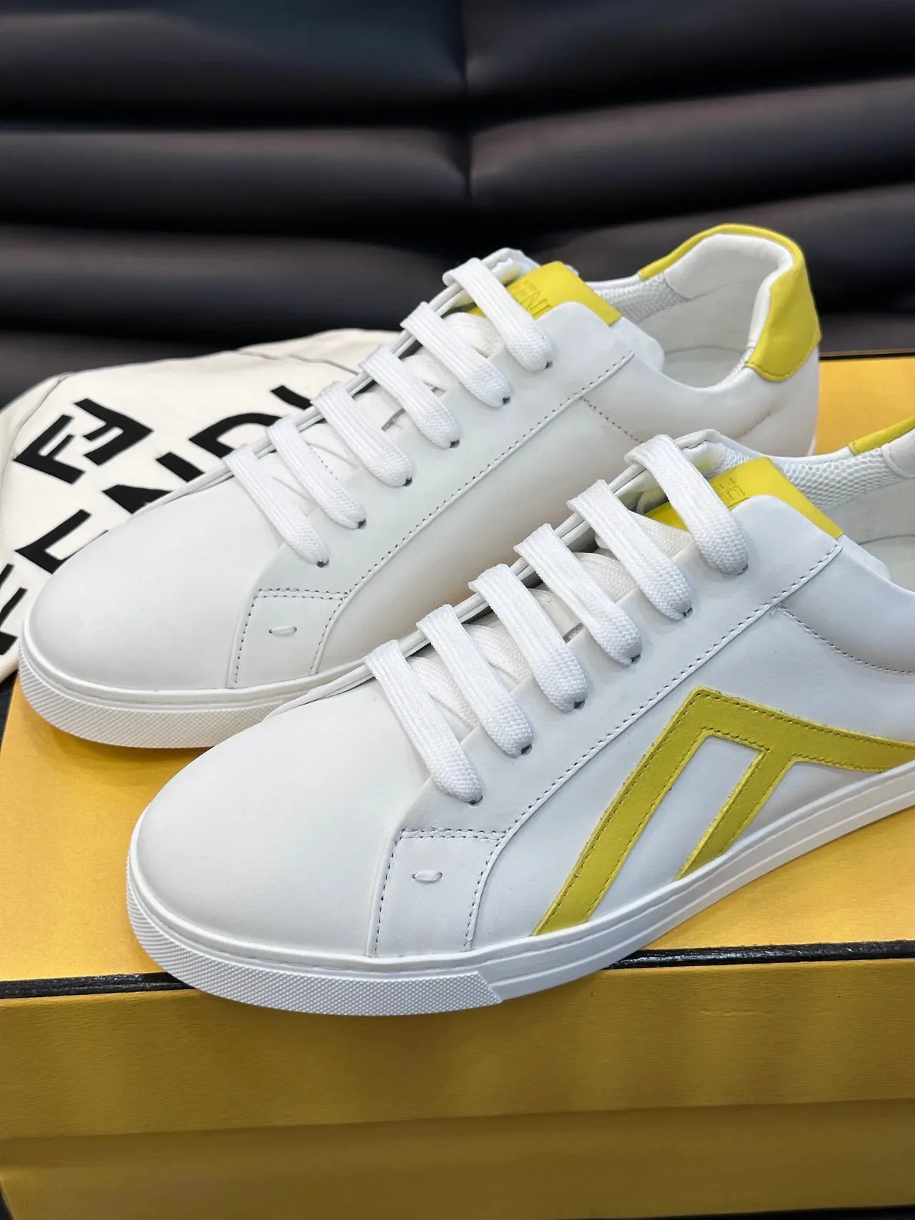 Fendi First Tênis Lifestyle de Couro Branco e Amarelo 6