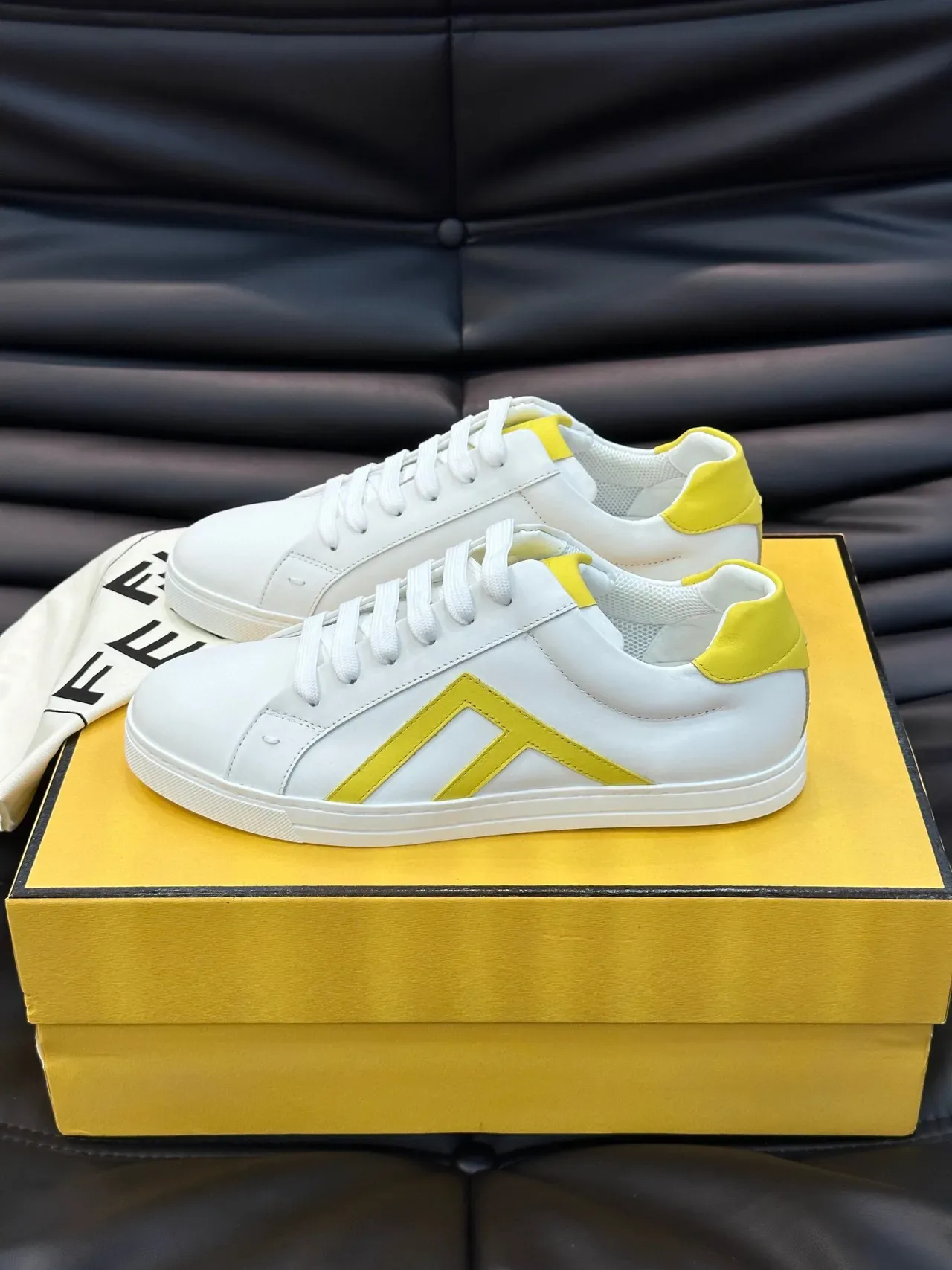 Fendi First Tênis Lifestyle de Couro Branco e Amarelo 7