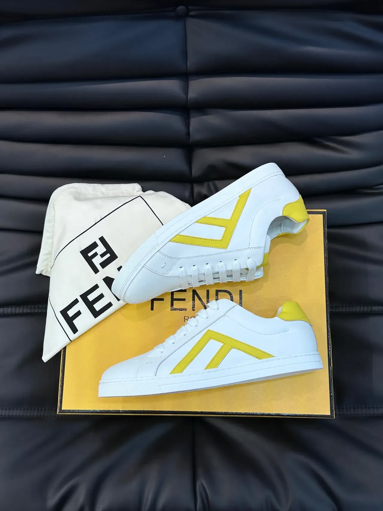 Fendi First Tênis Lifestyle de Couro Branco e Amarelo 8