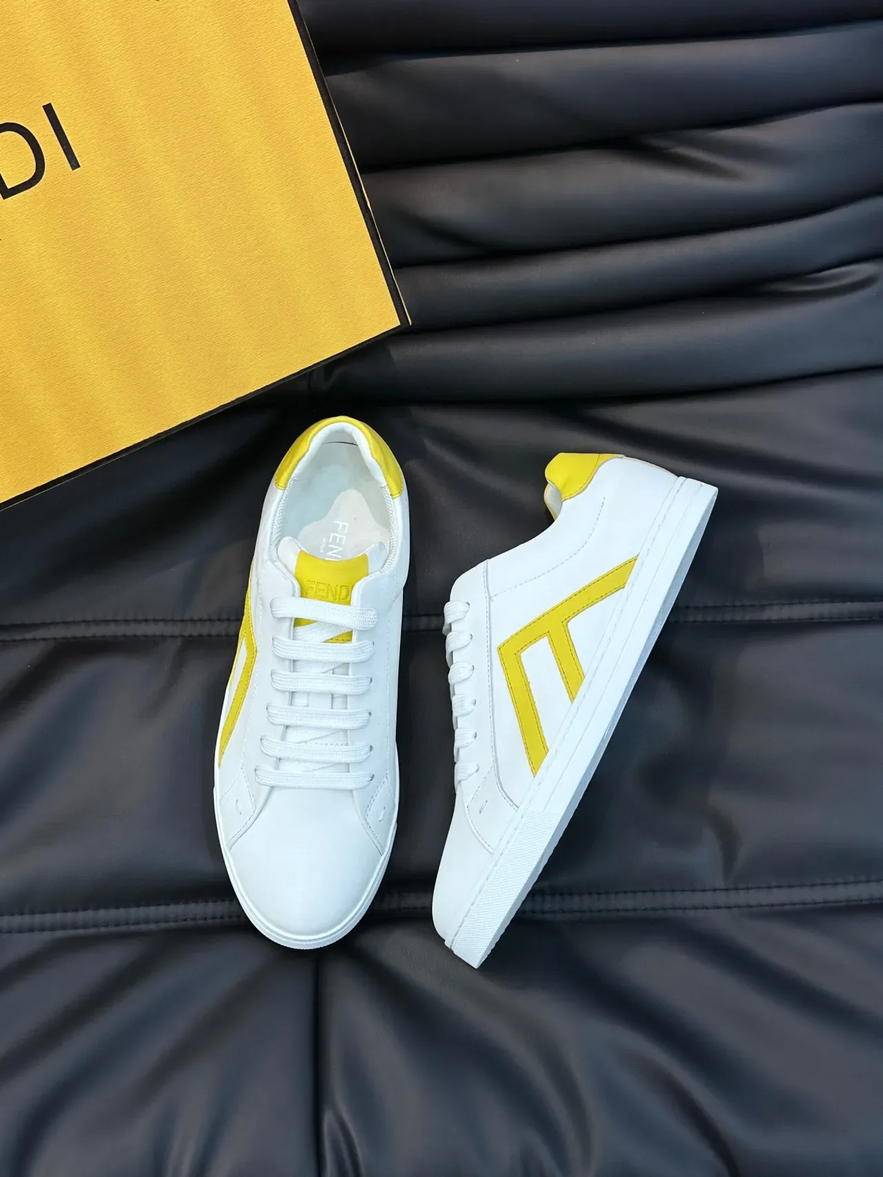 Fendi First Tênis Lifestyle de Couro Branco e Amarelo 9