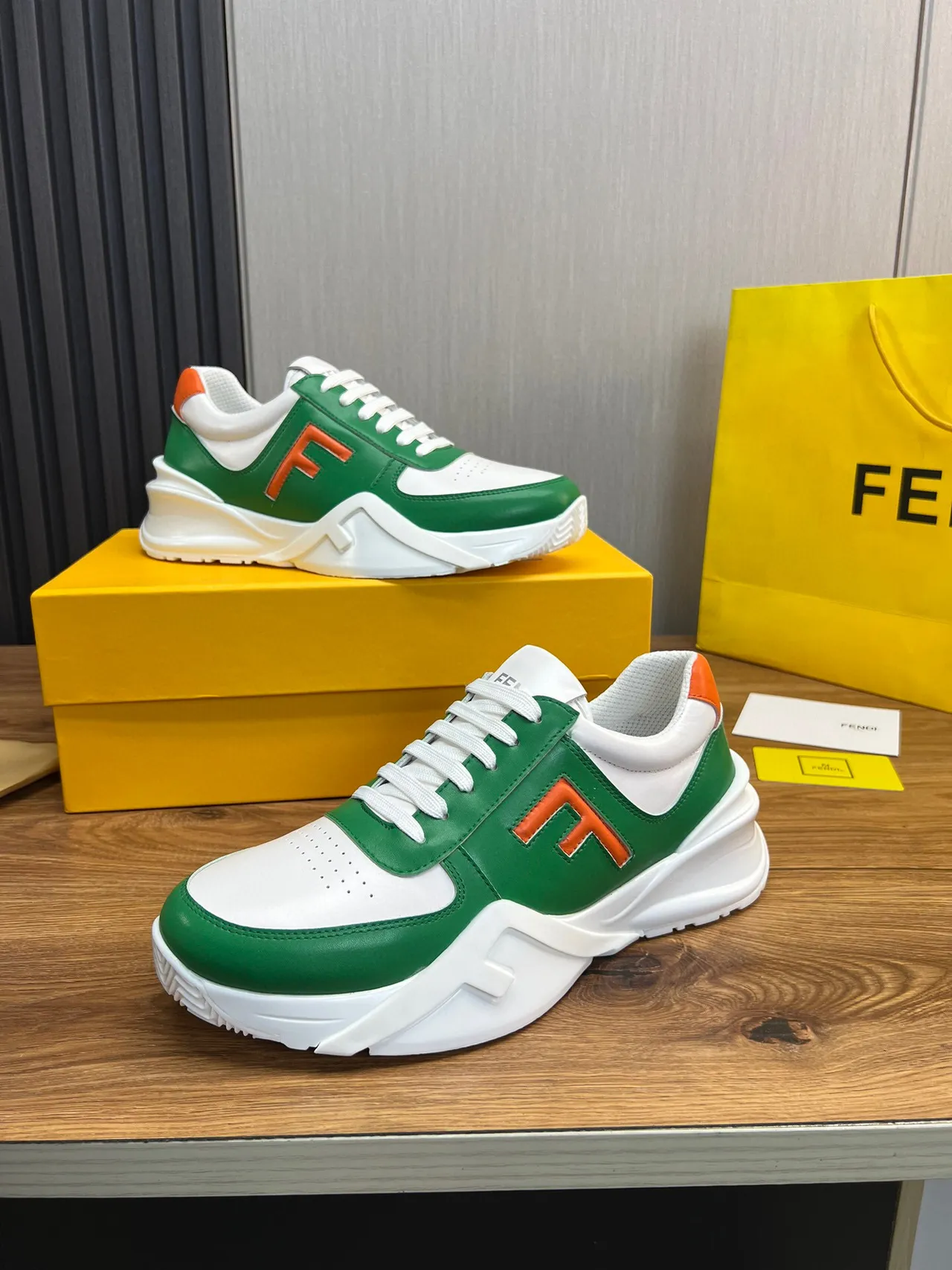 Fendi أخضر أبيض سول منحوت جلد و علوي مثقوب حذاء كاجوال كثيف 3