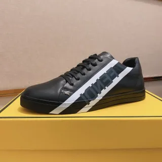 Fendi Runner 黑色白色皮革上层 对角 Logo 条纹 生活方式运动鞋