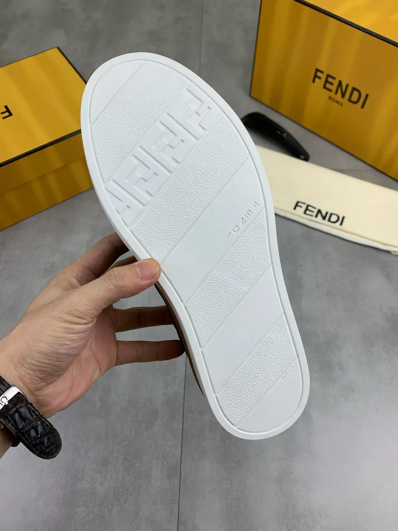 Fendi Tênis Lifestyle Slip-On em Camurça 3