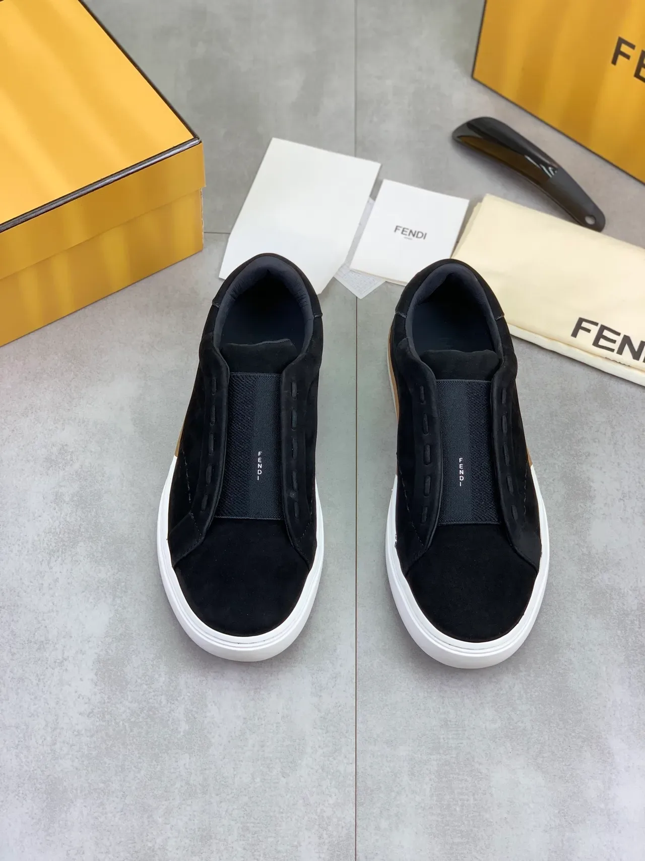 Fendi Tênis Lifestyle Slip-On em Camurça 4