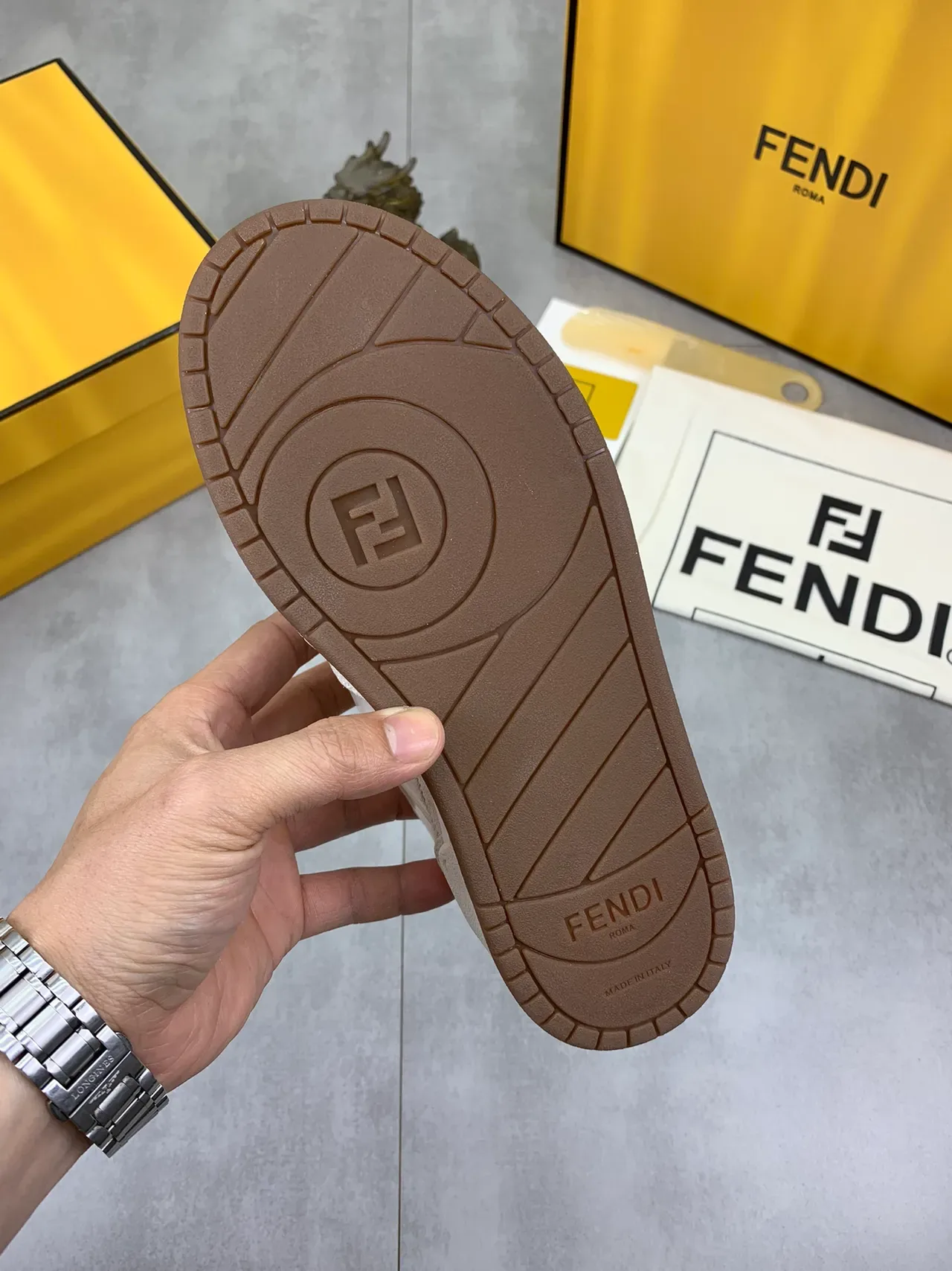 Fendi Off-White و Beige أحذية رياضية Lifestyle 2
