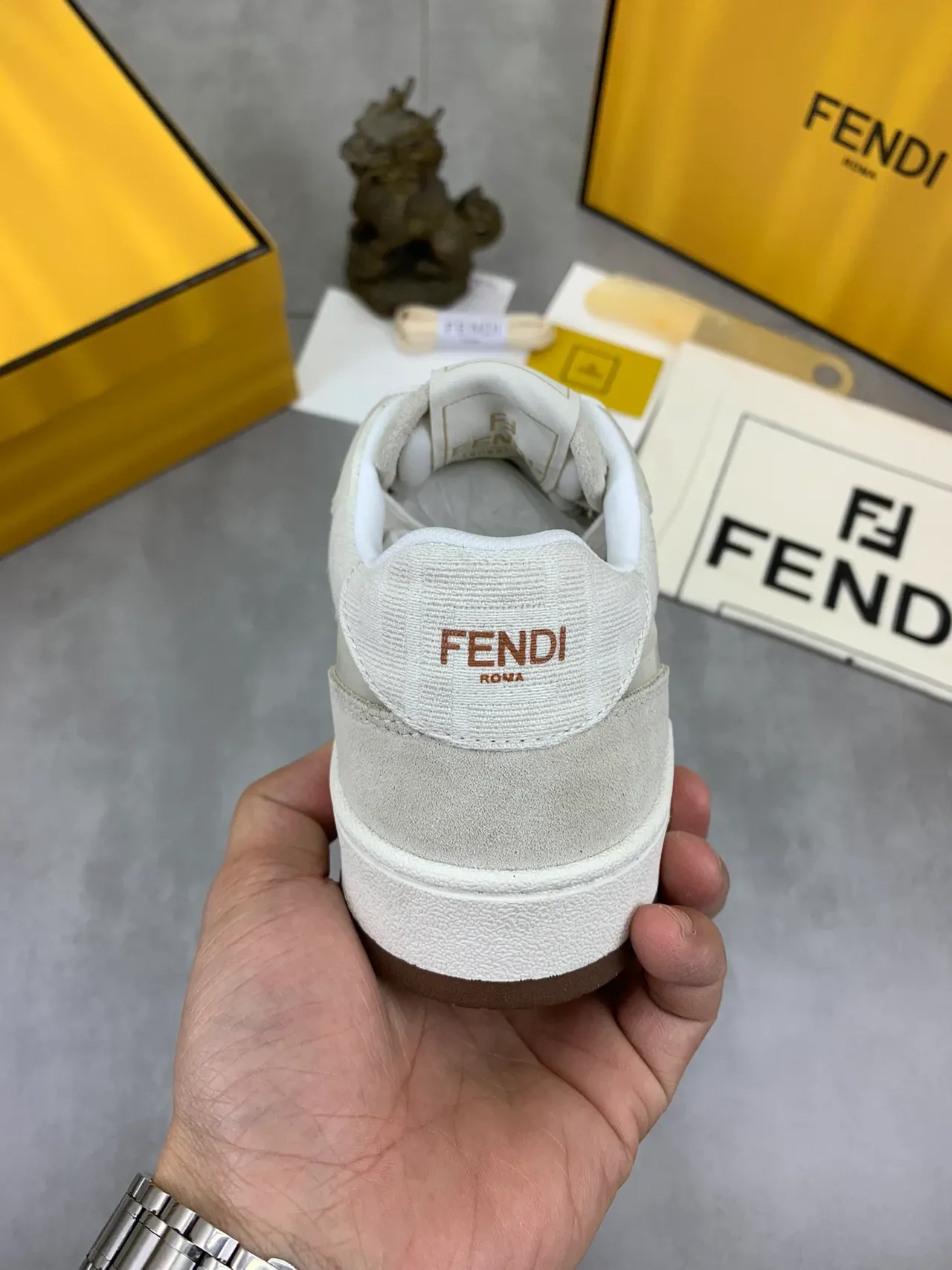 Fendi Off-White و Beige أحذية رياضية Lifestyle 3