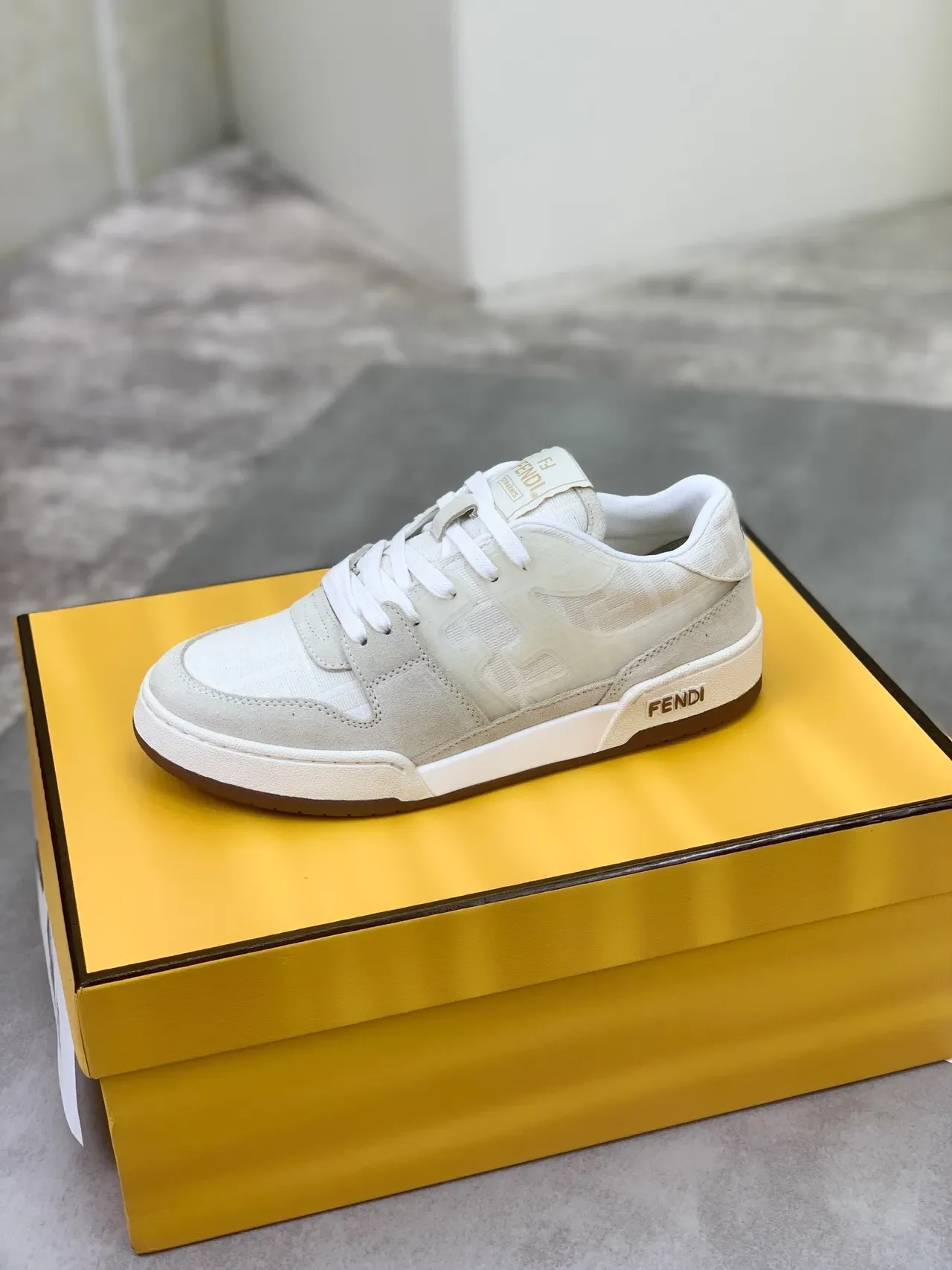 Fendi Off-White و Beige أحذية رياضية Lifestyle 4