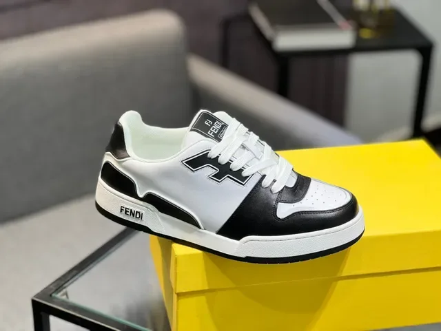 Fendi Sneakers Blancs et Noirs Low Top Deux Tons 2