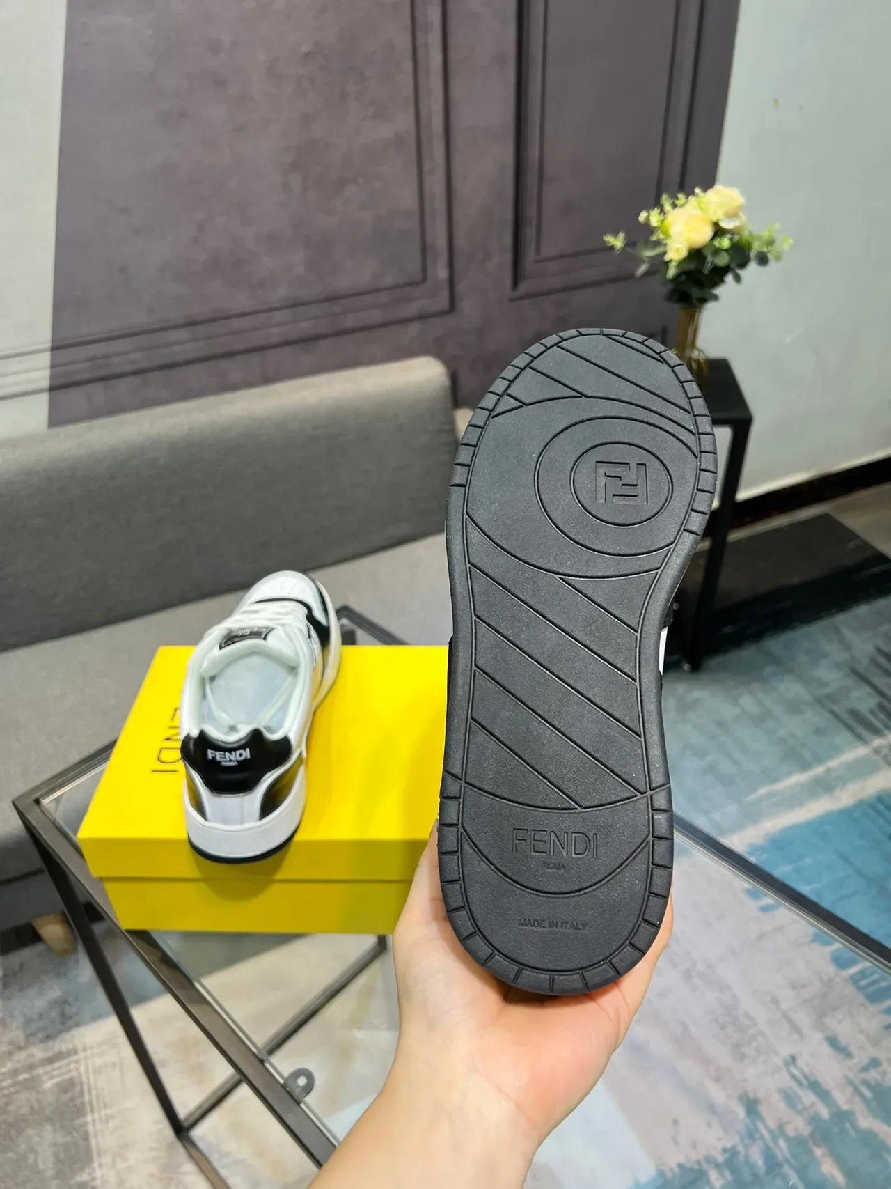 Fendi Sneakers Blancs et Noirs Low Top Deux Tons 5