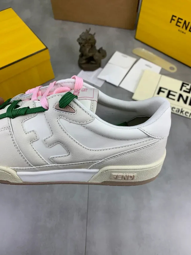 Fendi Sneakers Lifestyle Blanc et Rose Low-Top en Cuir 4