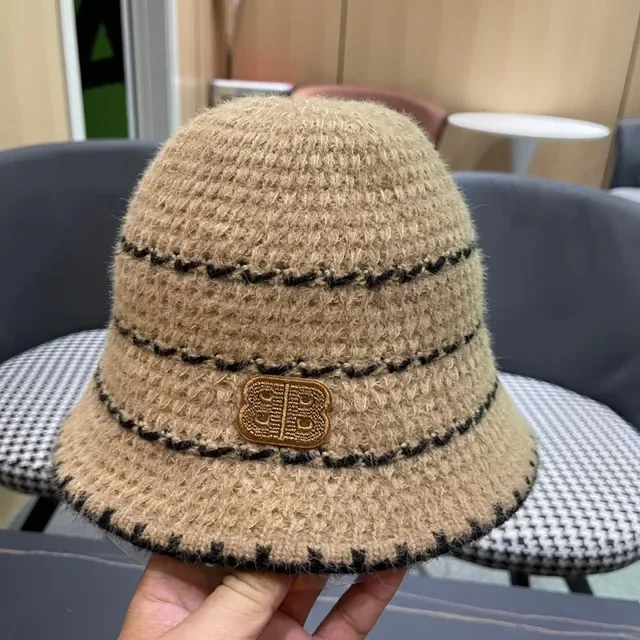 Chapéu bucket bege e preto listrado de malha 3