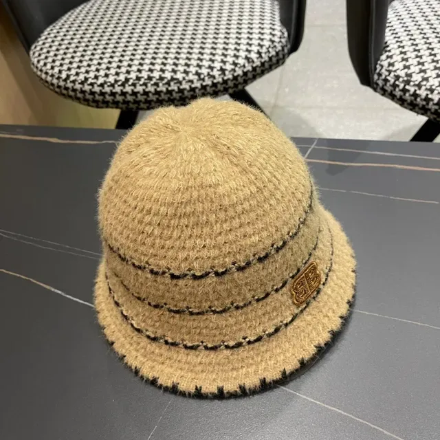 Chapéu bucket bege e preto listrado de malha 7