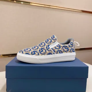 حذاء رياضي Slip-On بتصميم هندسي بلون بيج وأزرق