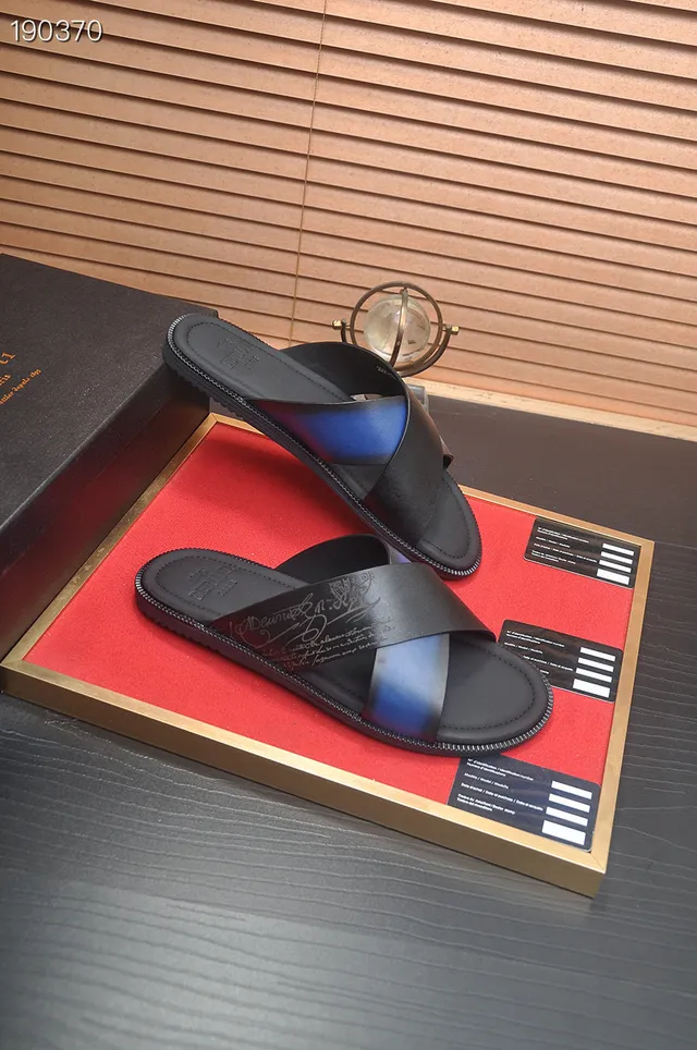 Berluti Slide Noir Bleu Bretelles Croisées Accent Iridescent Sandales 3