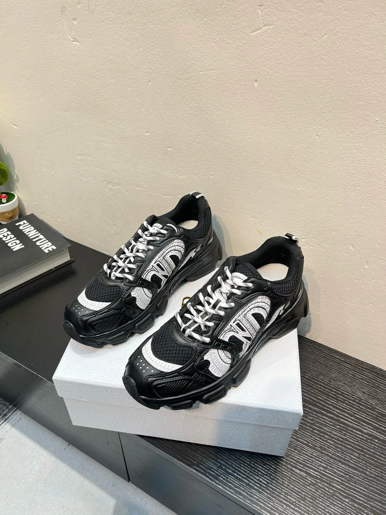 Black and White Graphic Chunky Sneaker 3