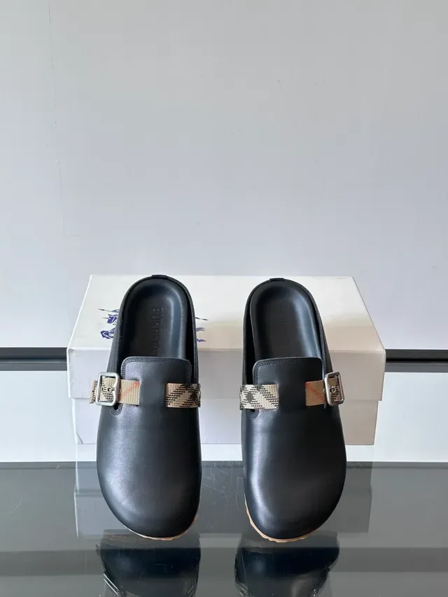 Sapatos casuais de couro preto e bege com tira xadrez 3