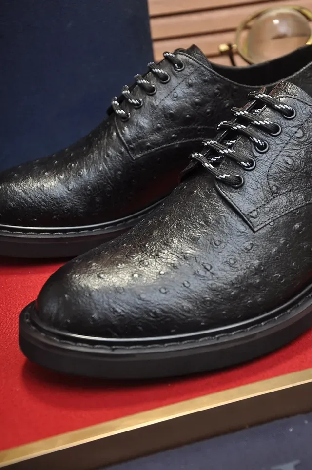 Chaussure Oxford Noire Cap Toe Autruche Embossée 2