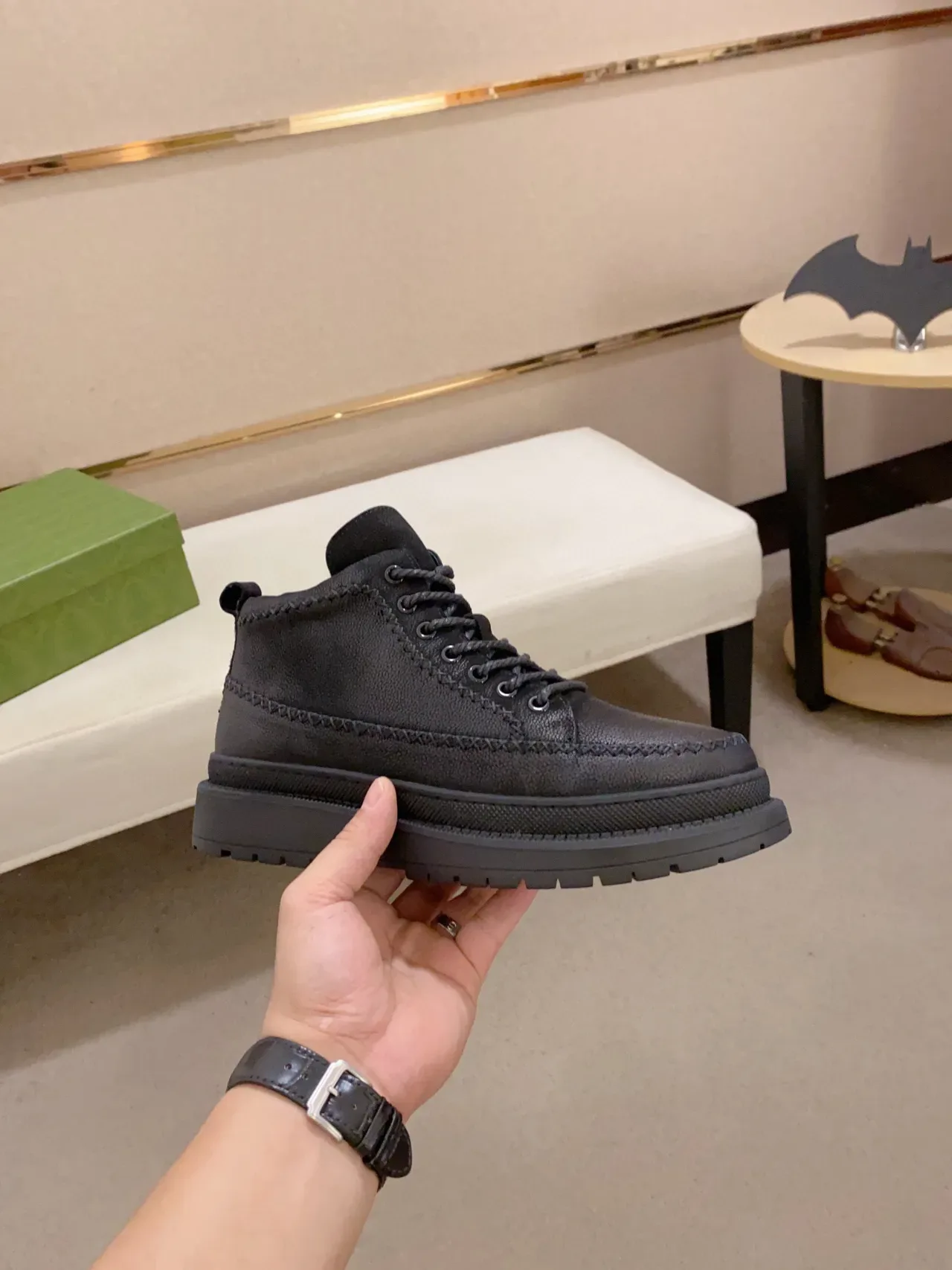 Botte en cuir noir avec dessus granité et topstitching contrasté 2