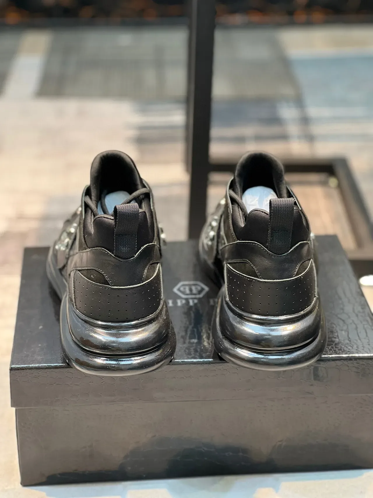 Black Silver Leather And Mesh Upper Translucent Sole Sneakers 3