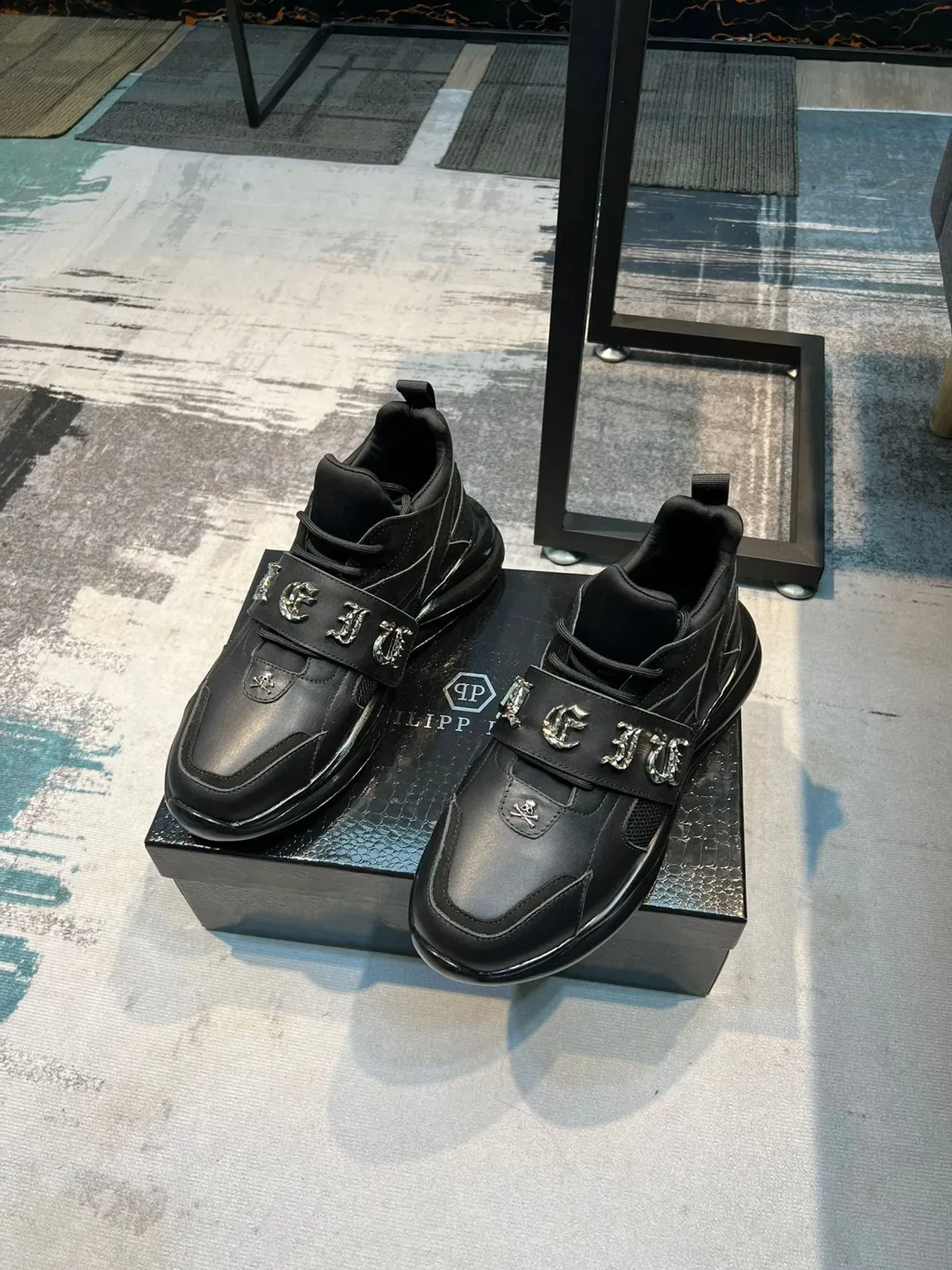 Black Silver Leather And Mesh Upper Translucent Sole Sneakers 5