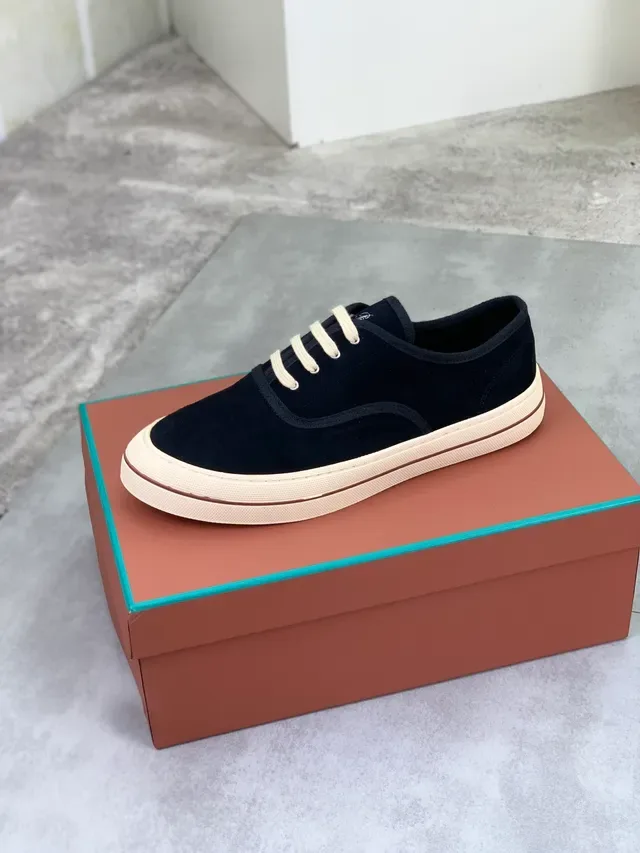 Zapatilla Casual de Ante Negro Low-Top con Suela Cupsole 4