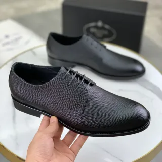 Chaussures Oxford à bout cap texturisées noires avec embossage de lizard
