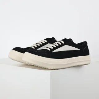Sneakers de ante negro y blanco con suela de plataforma