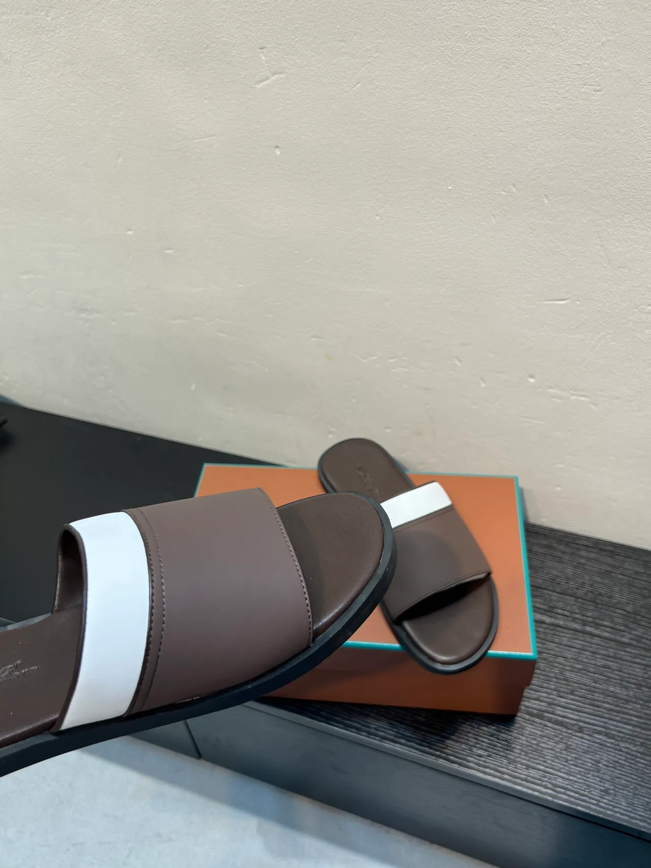 Brown and White Two-Tone Single-Strap Slipper 8