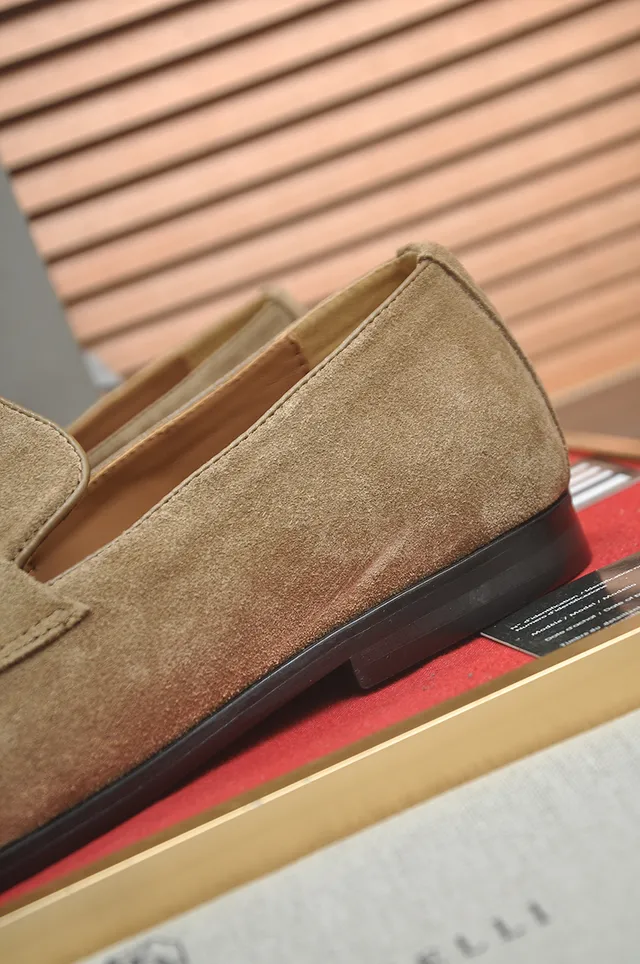 Brunello Cucinelli بيج أسود سويد علوي حزام بنك لوفر 3