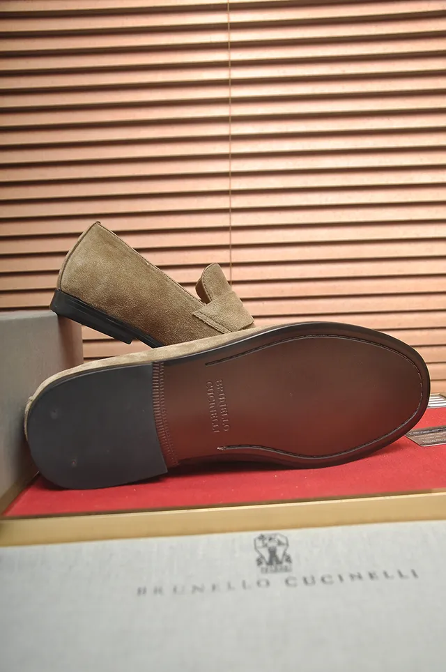 Brunello Cucinelli بيج أسود سويد علوي حزام بنك لوفر 4