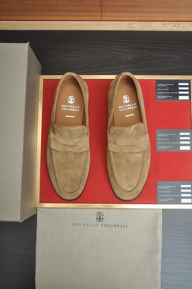 Brunello Cucinelli بيج أسود سويد علوي حزام بنك لوفر 5