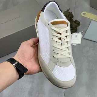 Brunello Cucinelli حذاء أسلوب حياة أبيض وبيج سويد بانل