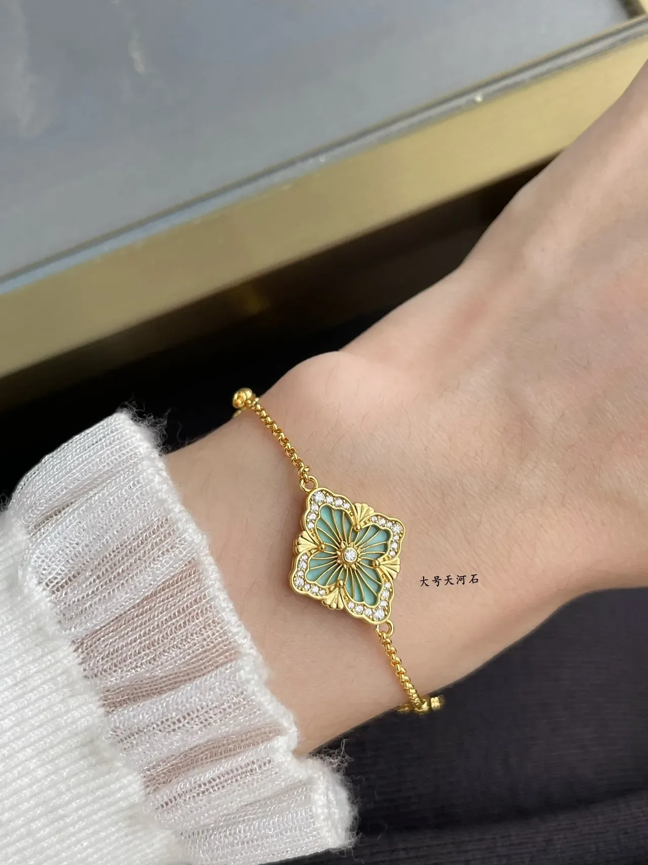 Buccellati Floral Quatrefoil Enamel and Pavé Gold Bracelet 9