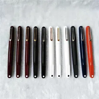 Sac à main avec clip métallique couleur bordeaux doré élégant avec capuchon de stylo