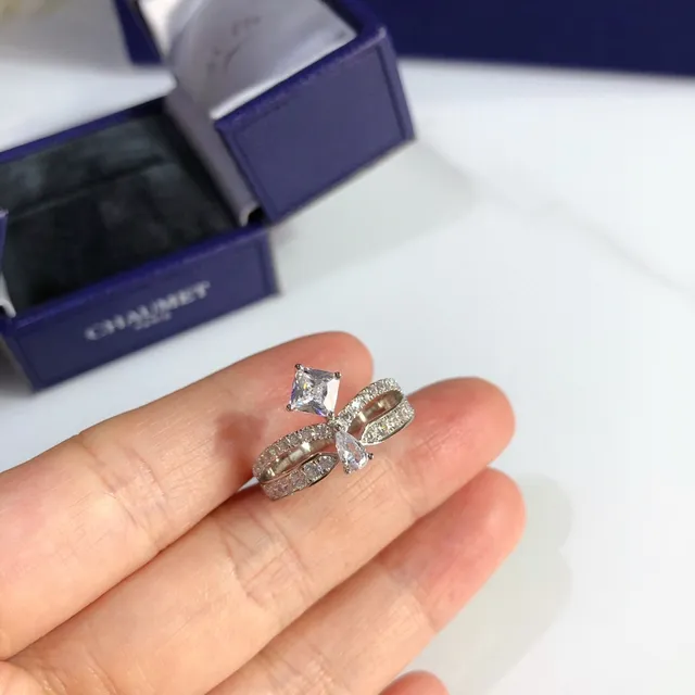Chaumet Josephine Eclat Floral Floral Bow Pavé Diamond Ring 2