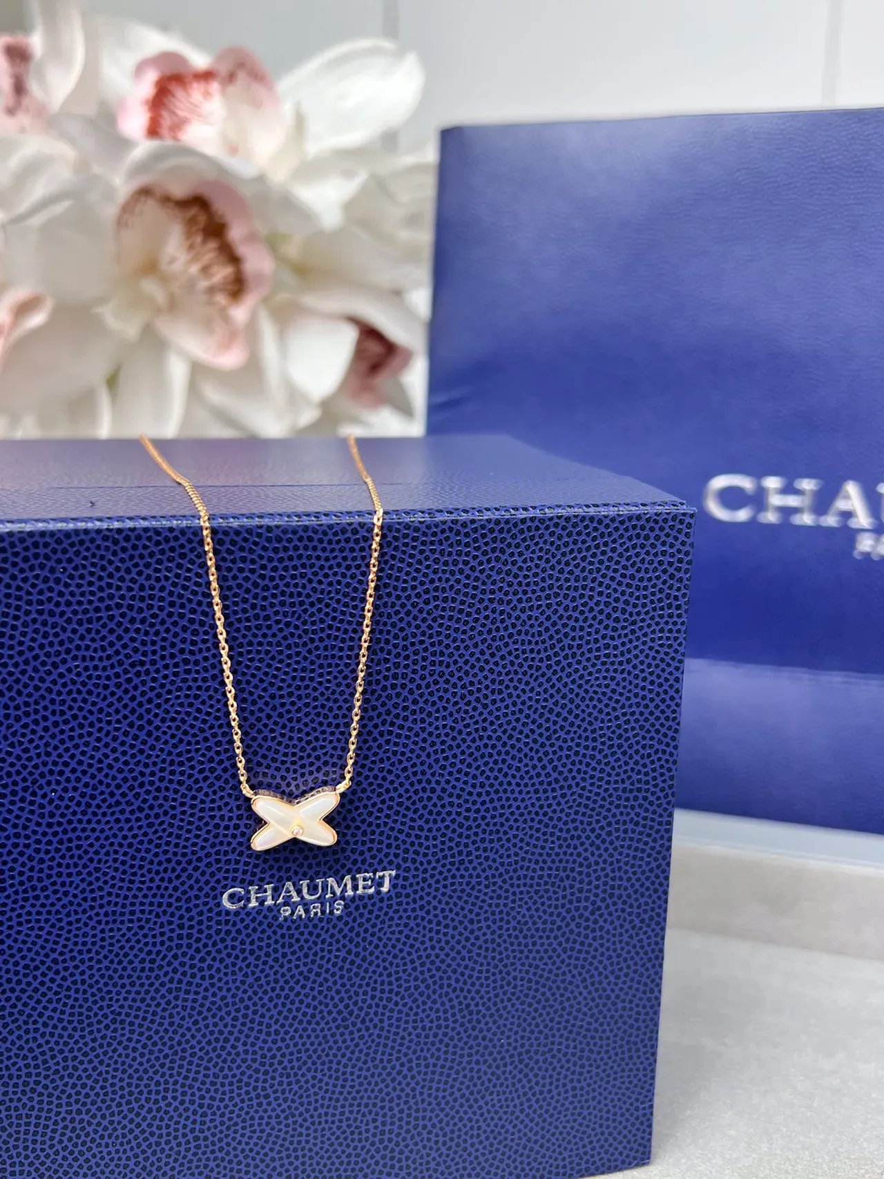 Chaumet Colar com pingente de madre-pérola em forma de estrela e diamante 7