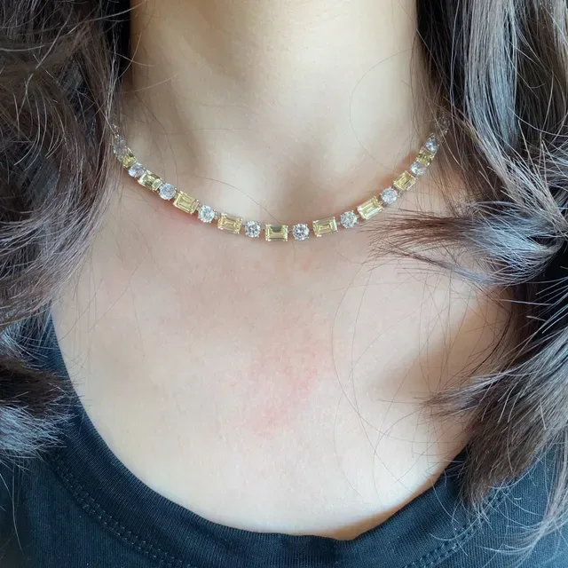Clear and Pale Yellow Baguette-Cut Stone Linear Necklaces 9