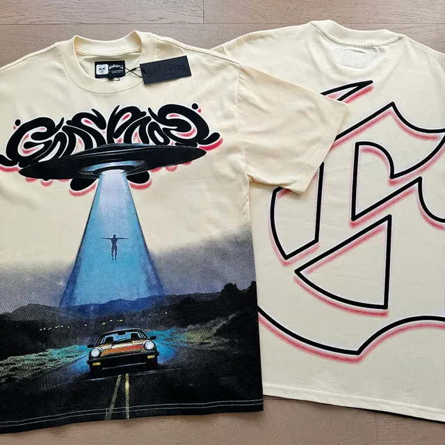 Camiseta oversized creme com estampa gráfica de motivo UFO frente e verso 4