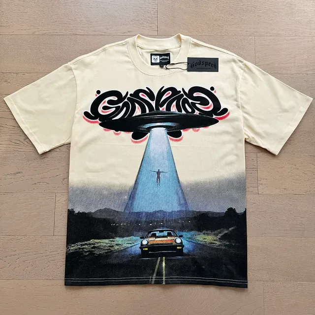 Camiseta oversized creme com estampa gráfica de motivo UFO frente e verso 5