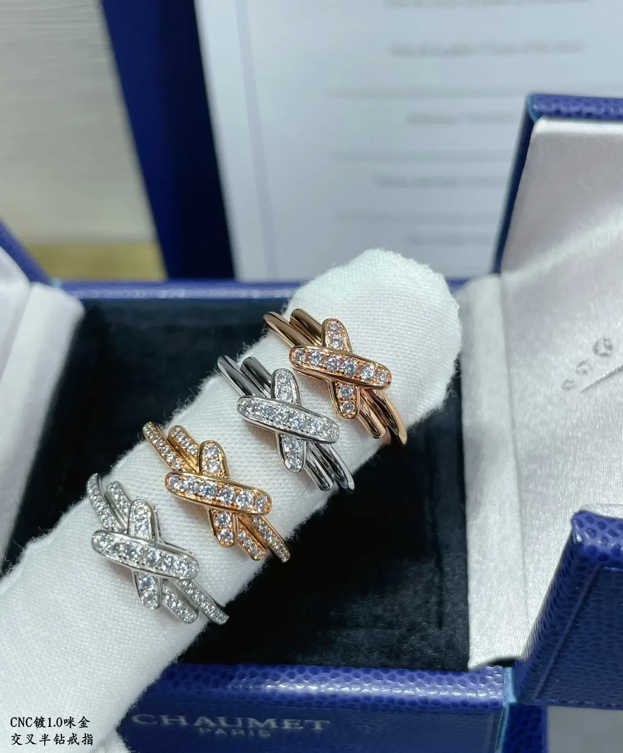 Bague à pavé avec bandes croisées double ton 2
