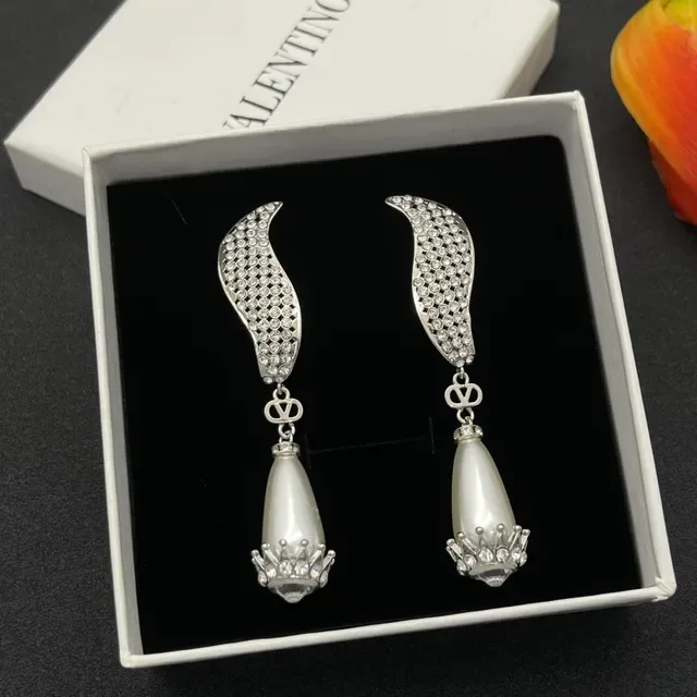 Crystal-Paved Wing and Teardrop Pearl Dangling Earrings 8