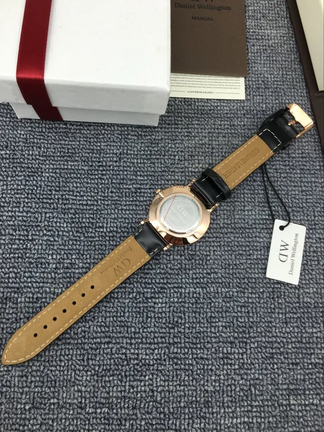 Daniel Wellington 黑色金 极简表盘 水晶小时标记 石英表 2