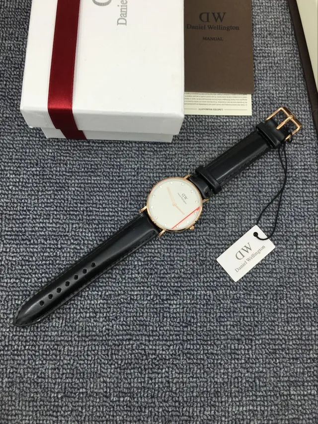 Daniel Wellington 黑色金 极简表盘 水晶小时标记 石英表 4
