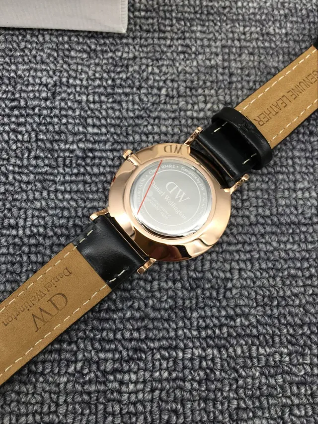 Daniel Wellington 黑色金 极简表盘 水晶小时标记 石英表 6