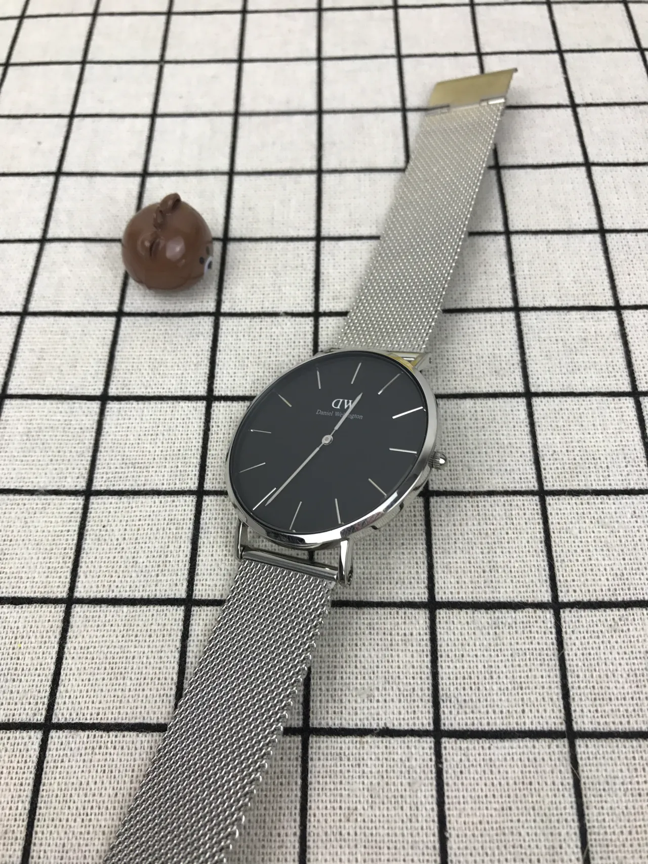 Daniel Wellington क्लासिक ब्लैक डायल सिल्वर मेश क्वार्ट्ज घड़ी 3
