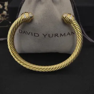 David Yurman Cable Classics سوار ذهبي فضي ملتوي مع تركيبات ماسية على الرؤوس
