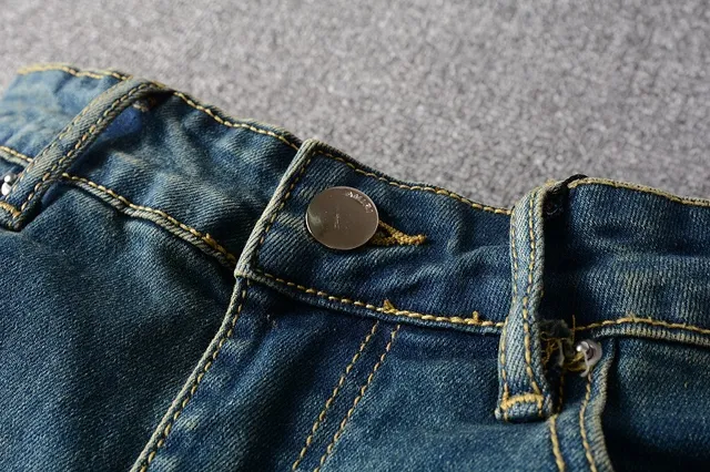 Jeans bleus slim-fit déchirés décolorés 9